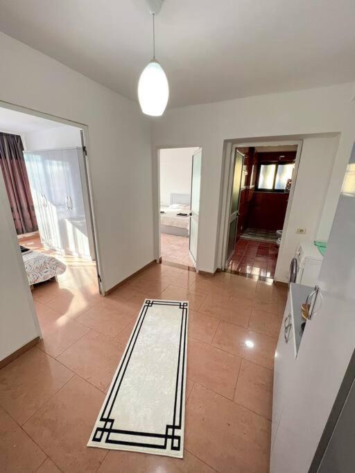 טיראנה Scanderbeg Square 2Br Apt מראה חיצוני תמונה