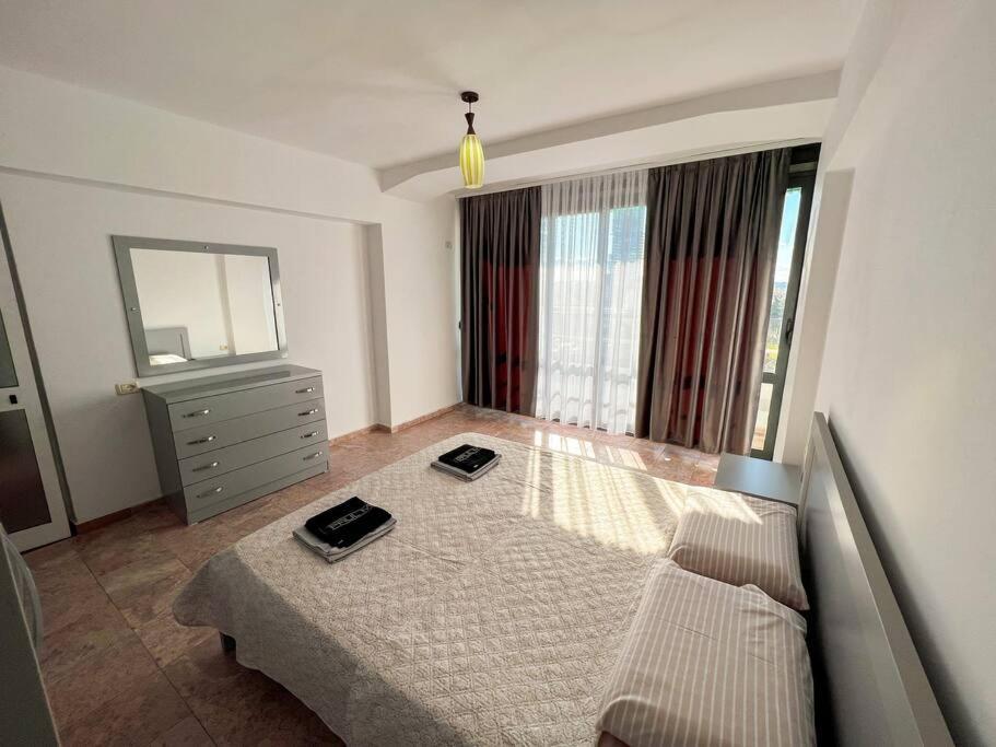 טיראנה Scanderbeg Square 2Br Apt מראה חיצוני תמונה