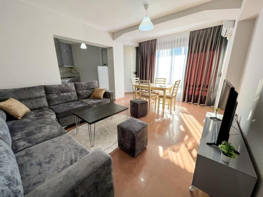 טיראנה Scanderbeg Square 2Br Apt מראה חיצוני תמונה