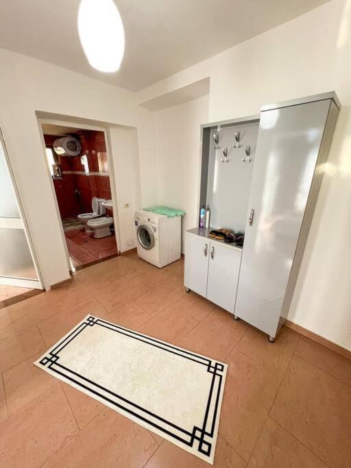 טיראנה Scanderbeg Square 2Br Apt מראה חיצוני תמונה
