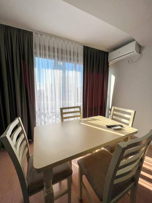 טיראנה Scanderbeg Square 2Br Apt מראה חיצוני תמונה