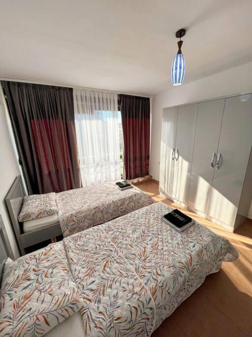 טיראנה Scanderbeg Square 2Br Apt מראה חיצוני תמונה