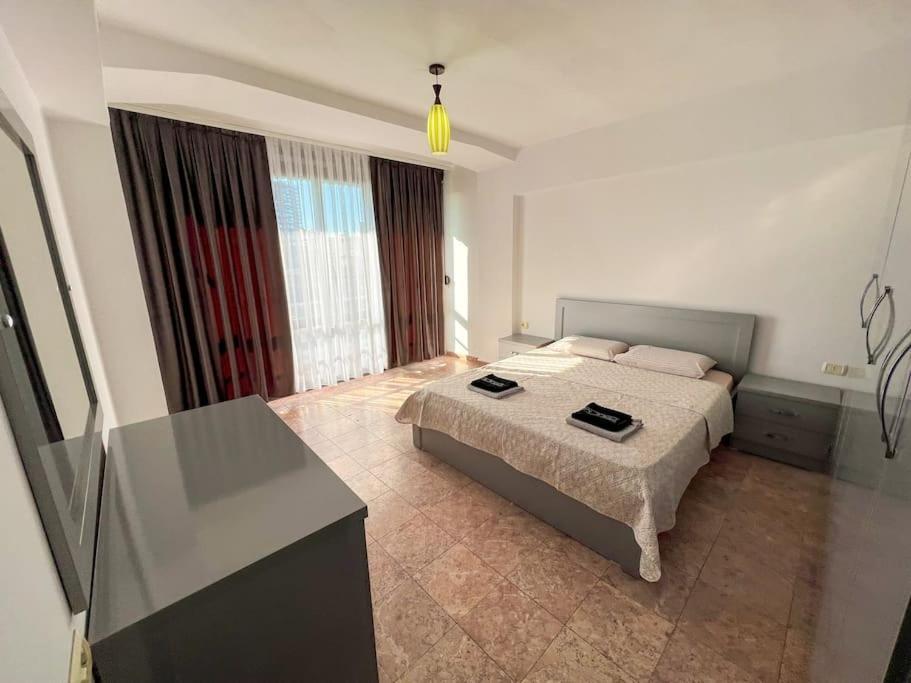 טיראנה Scanderbeg Square 2Br Apt מראה חיצוני תמונה