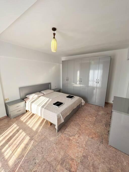טיראנה Scanderbeg Square 2Br Apt מראה חיצוני תמונה