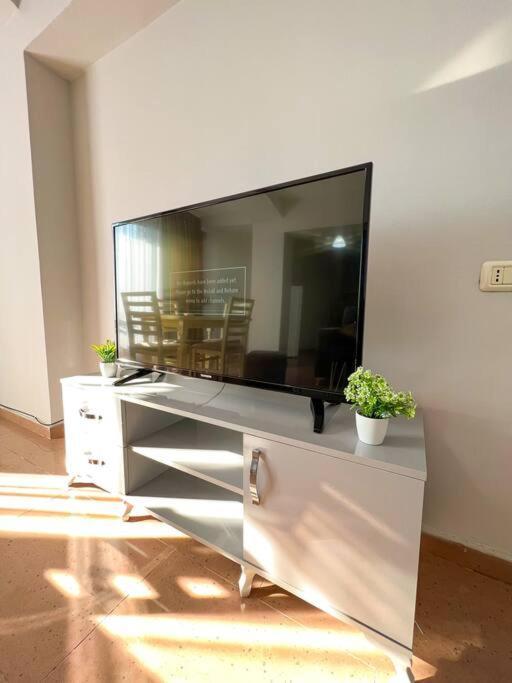 טיראנה Scanderbeg Square 2Br Apt מראה חיצוני תמונה
